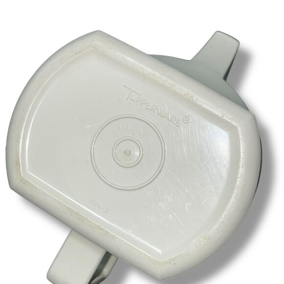 Tupperware Creamer Bowl with Push Button Lid Seal 1414 Almond Blue USA Vintage - Picture 8 of 14